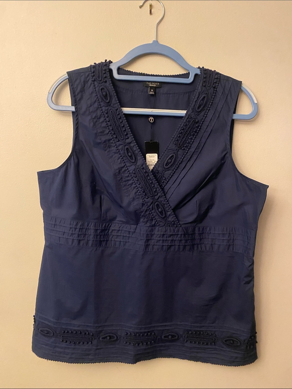 Talbots Navy Embroidered V-Neck Sleeveless Camisole ๐ - Picture 1 of 9